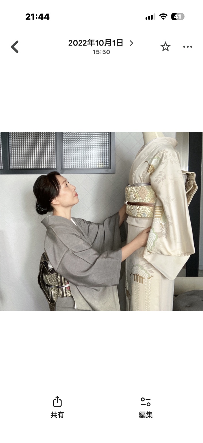 着付けをしている山本ナオミ
