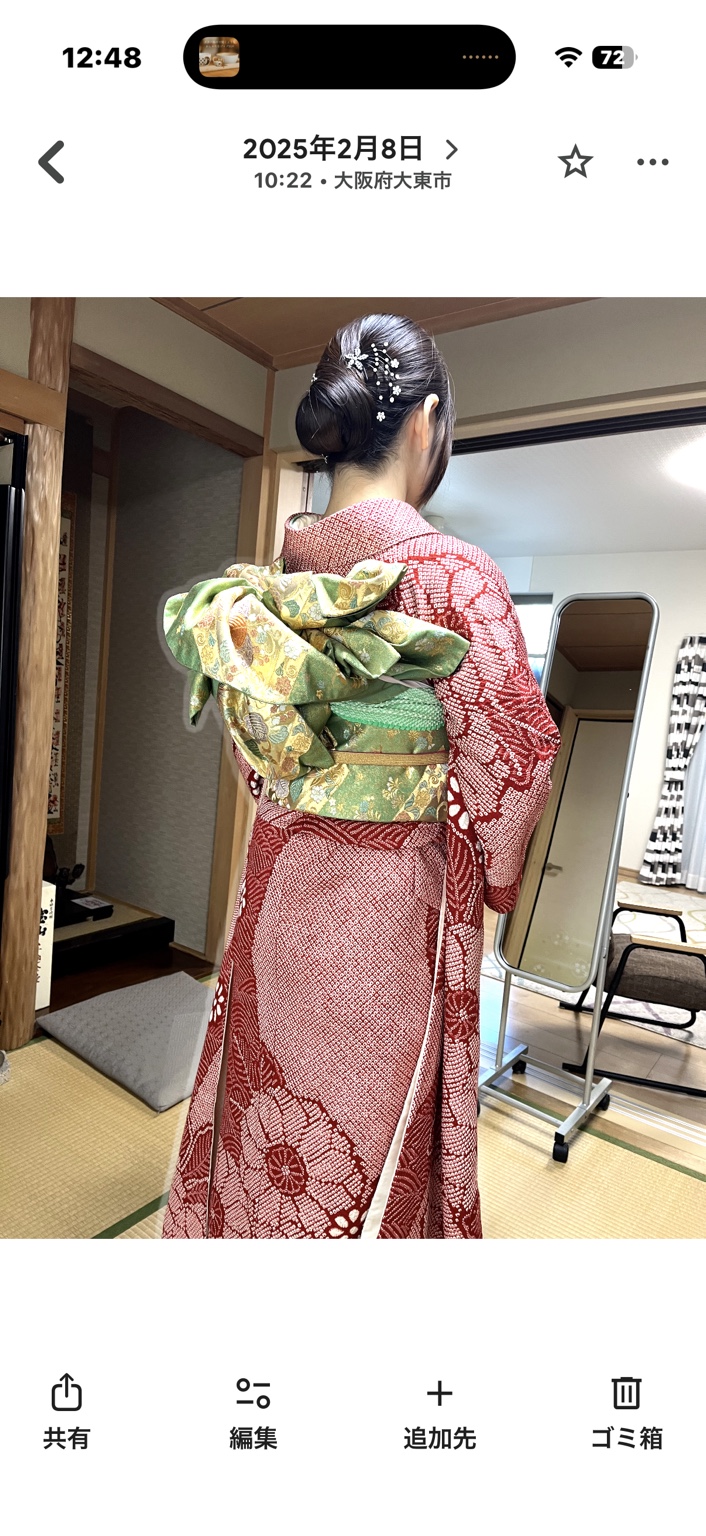 ご自宅へ伺って振袖をお着付けした様子